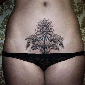 Mons pubis tattoos