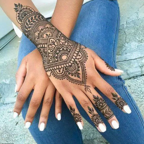 hand henna tatuering