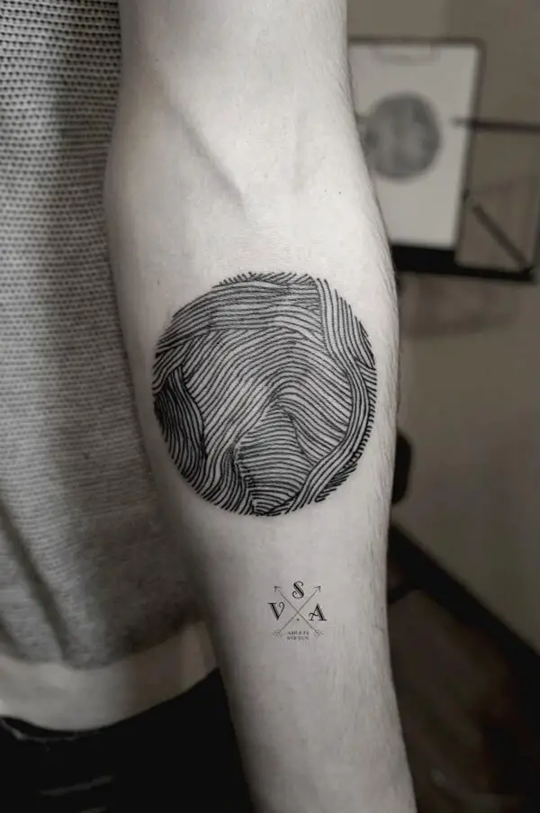 intricate design thumbprint tatt style